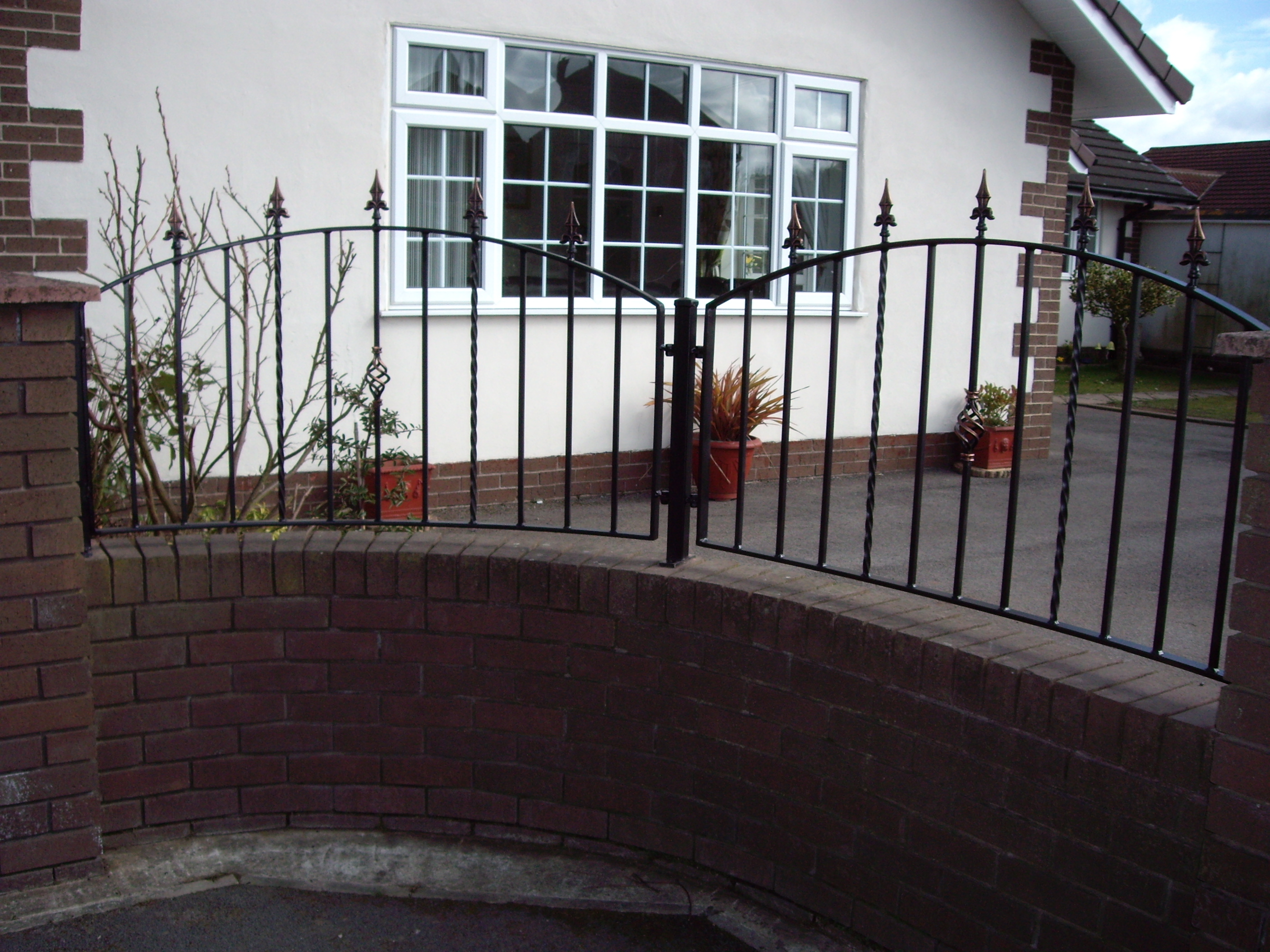 curved-wrought-iron-railings
