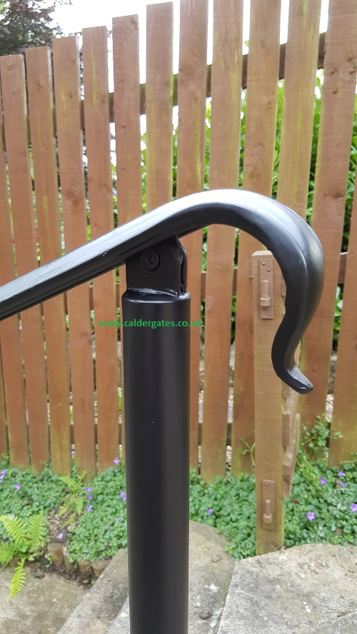 Adjustable handrail for gaterden