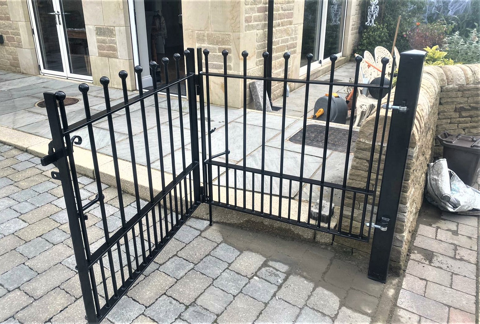 folding gates