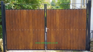 Sherwood Steel Frame Metal Estate Gate With Wood Infill