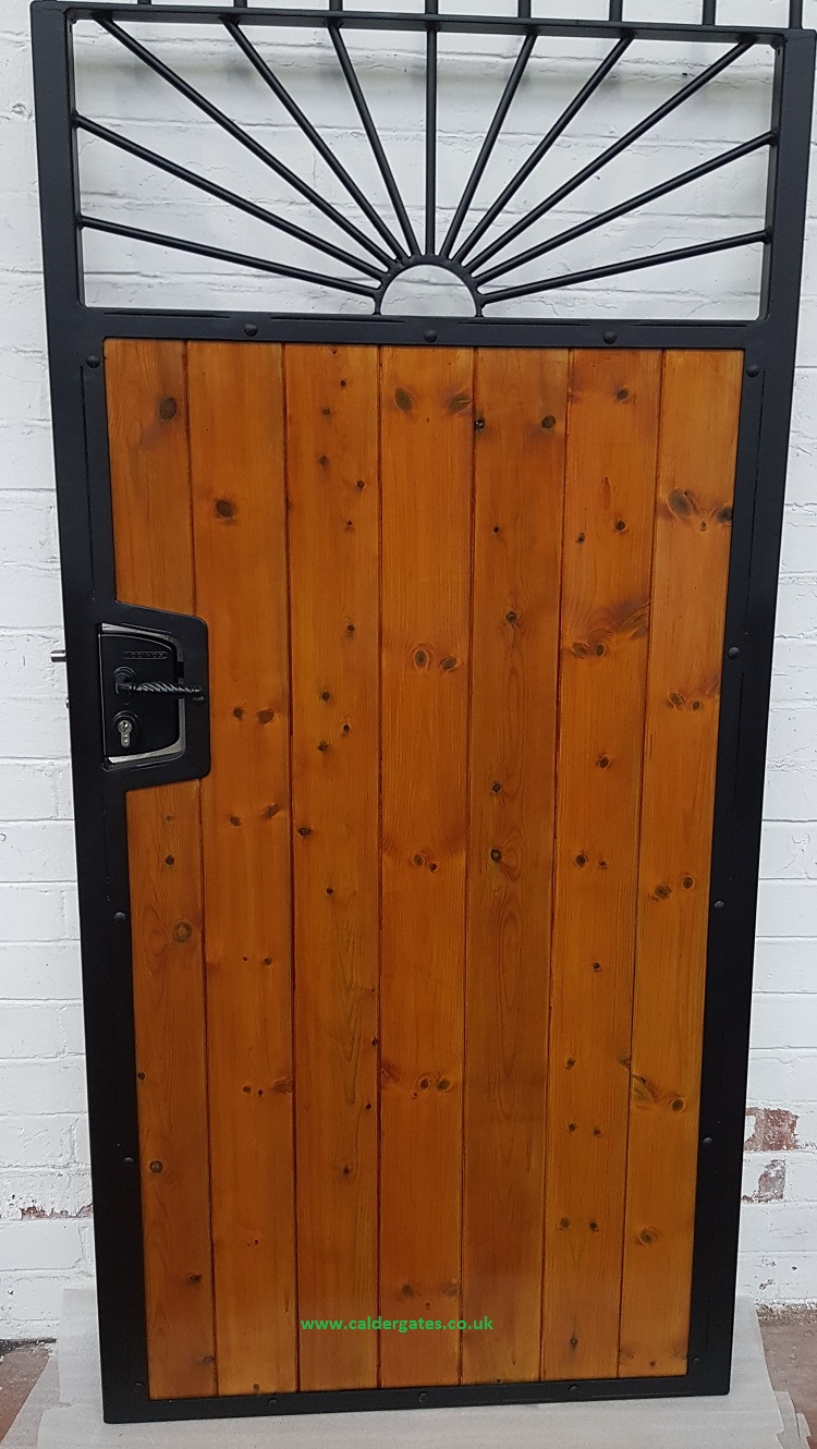 BEAUTIFUL STEEL IRON METAL GARDEN GATE DOOR WITH TIMBER/WOOD INFILL SECURITY 